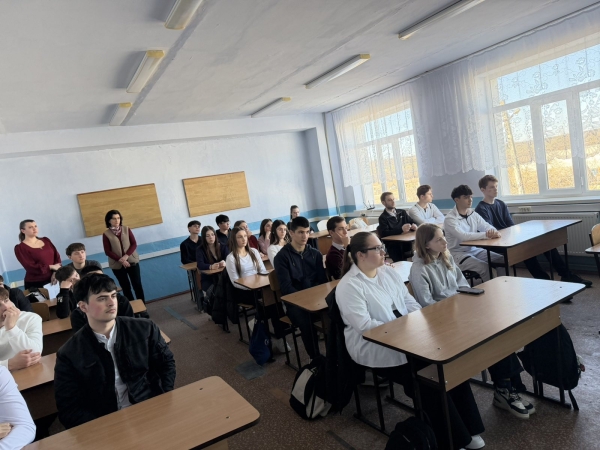 &Icirc;nt&acirc;lnire de orientare profesională la Liceul Teoretic &bdquo;D. Celenchir&rdquo;